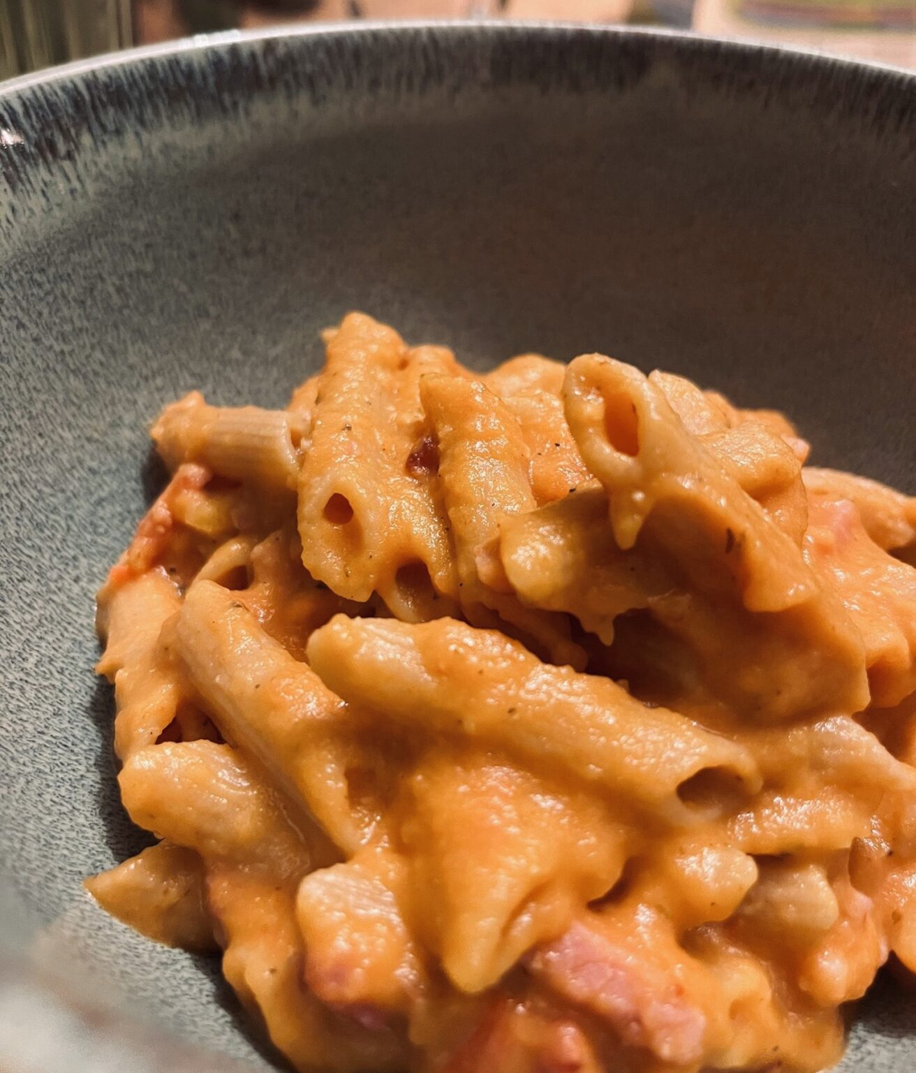 Penne met geroosterde pompoen en spekjes